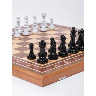 Шахматы турнирные с фигурами из композита Итальянский дизайн черно-белые