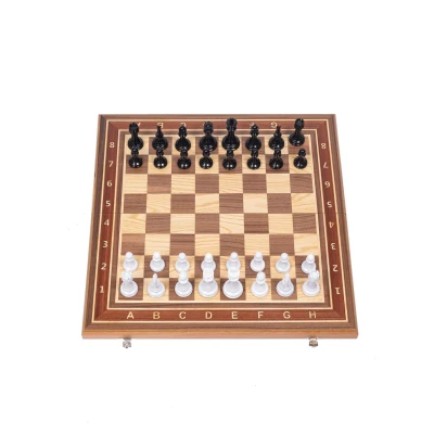 Шахматы турнирные с фигурами из композита Итальянский дизайн черно-белые