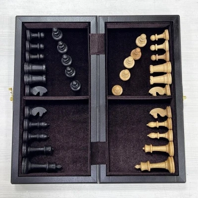 Шахматы из мореного дуба с фигурами из бука