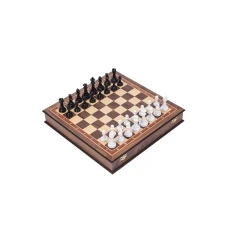 Шахматы подарочные в ларце Орех с фигурами Итальянский дизайн черно-белые