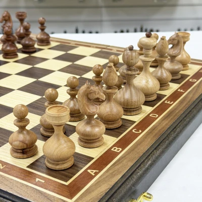 Шахматы деревянные эксклюзивные Суздальские в доске из ореха 45 см