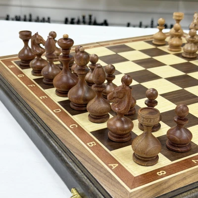 Шахматы деревянные эксклюзивные Суздальские в доске из ореха 45 см