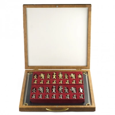 Шахматы из камня с металлическими фигурами Средневековье 44х44 см лемезит змеевик