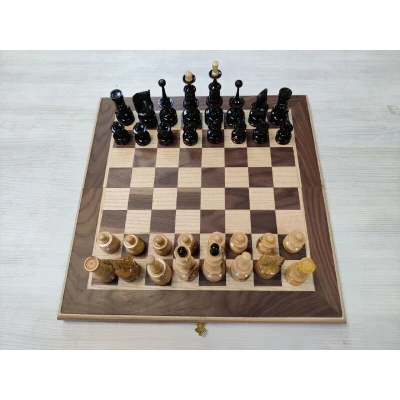 Шахматы подарочные клен презент орех средние