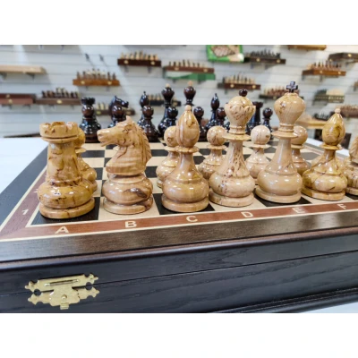 Эксклюзивные шахматы из карельской березы в ларце из черного дерева 45х45 см