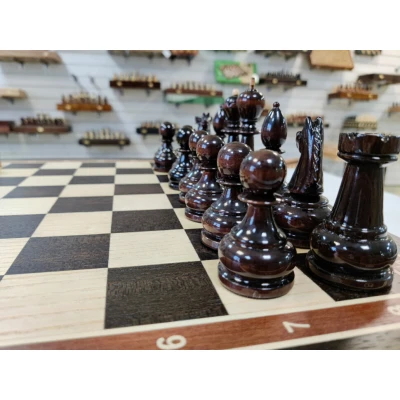 Эксклюзивные шахматы из карельской березы в ларце из черного дерева 45х45 см