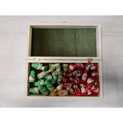 Шахматы сувенирные Матрешки красно-зеленые