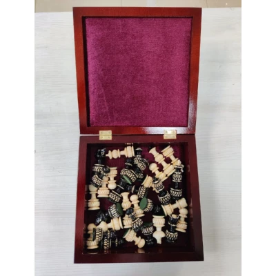 Шахматы резные в подарочном ларце Вязь