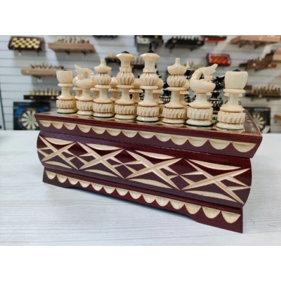 Шахматы резные в подарочном ларце Вязь