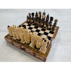 Шахматы резные Ледовая битва на резной доске