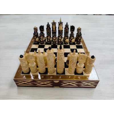 Шахматы резные Ледовая битва на резной доске