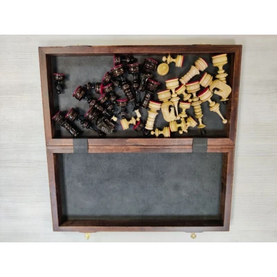 Шахматы эксклюзивные из карельской березы и клена, доска 45 на 45 см