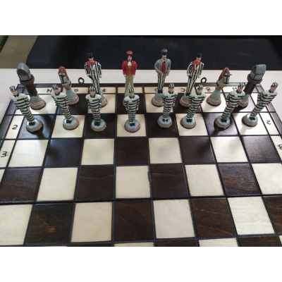 Шахматы тюремные из хлеба