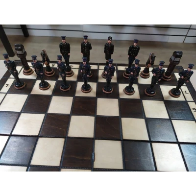 Шахматы тюремные из хлеба