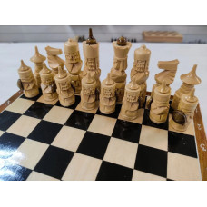 Шахматы резные ручной работы Богатыри в ларце 25 на 25 см
