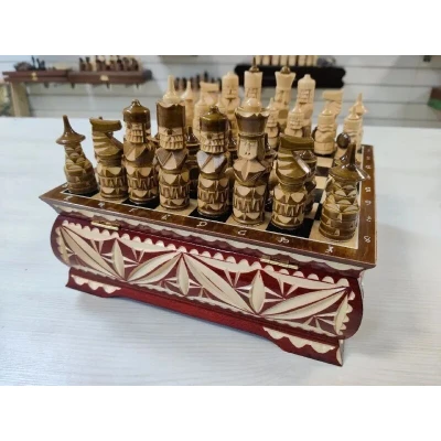 Шахматы резные ручной работы Богатыри в ларце 25 на 25 см