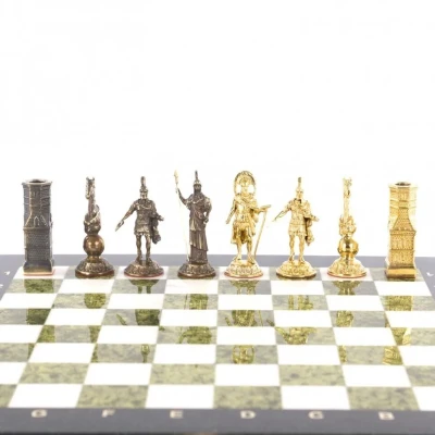 Шахматы подарочные из бронзы Спартанцы доска из камня 40х40 см