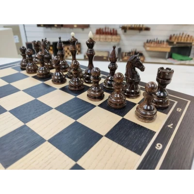 Шахматы подарочные в ларце из мореного дуба, с утяжеленными фигурами из граба