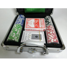 Набор для покера Ultimate на 100 фишек с пластиковыми картами